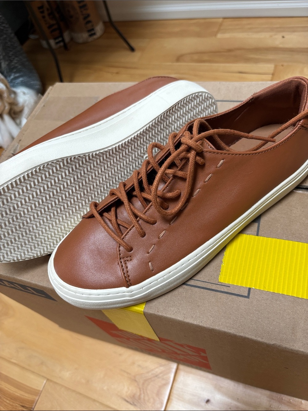 Universal Thread Men's Tan Leather Low-Top Sneakers